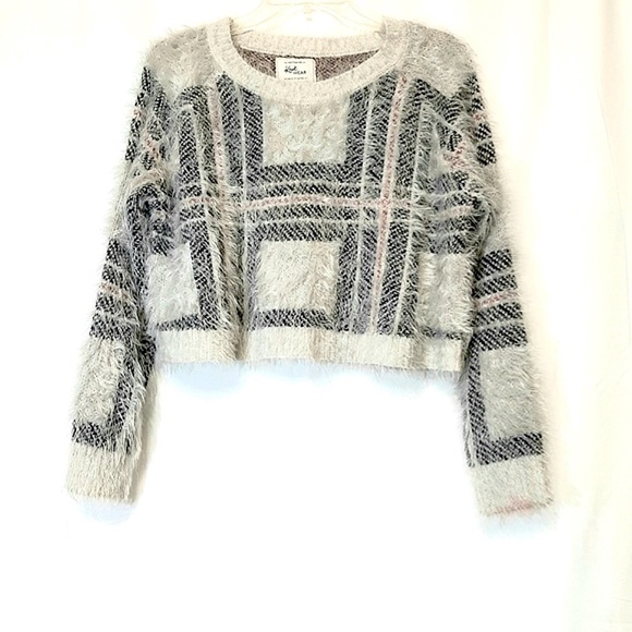 *Cotton-On*  cropped sweater- too cute- polar bear 🐻‍❄️ look- with plaid  🛍 - Picture 3 of 5